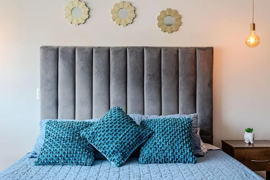 Remotecasa - Vibrant Cityscape Studio In Laureles Medellin Apartment